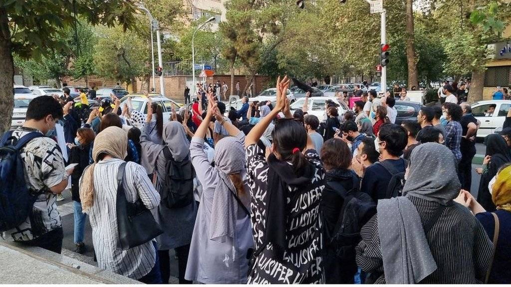 ادامه تحصن دانشجویان علوم پزشکی شیراز