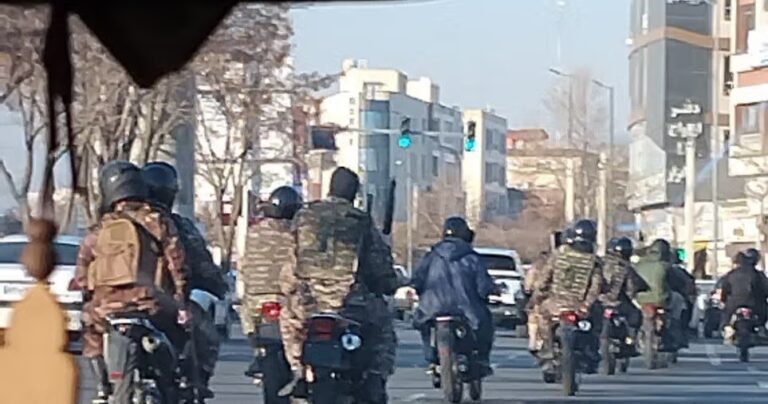استقرار نیروهای امنیتی همزمان با چهلم جان‌باختگان دی‌ماه در سنندج