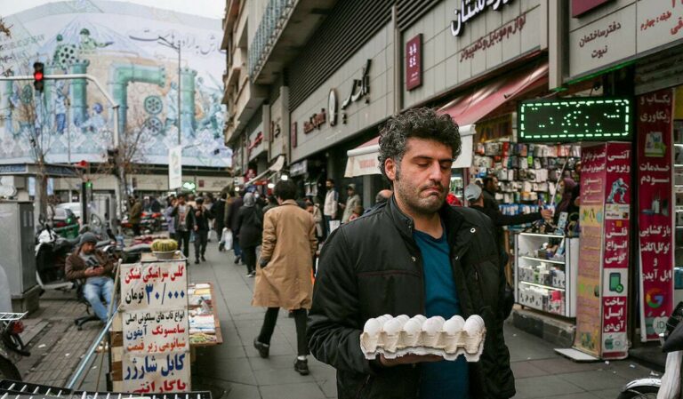 تشدید رکود تورمی در ایران بدلیل قطعی اینترنت