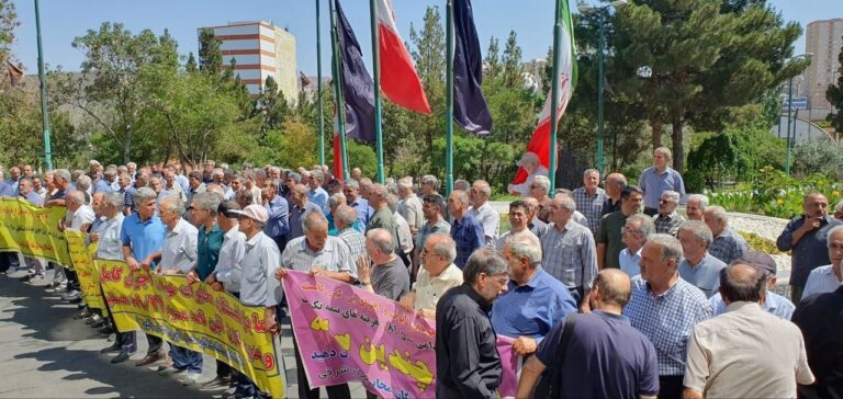 تجمع اعتراضی بازنشستگان مخابرات در چند شهر