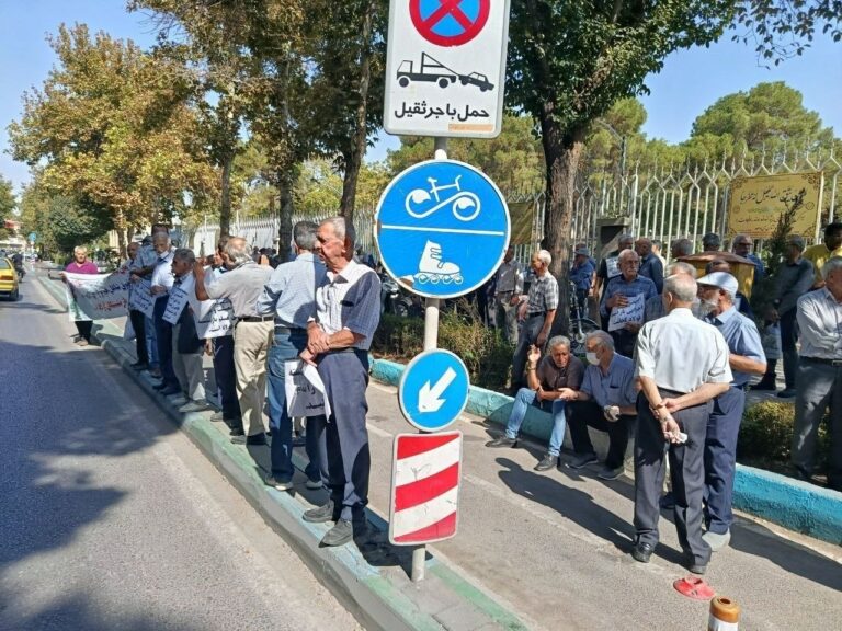راهپیمایی اعتراضی بازنشستگان فولاد اصفهان